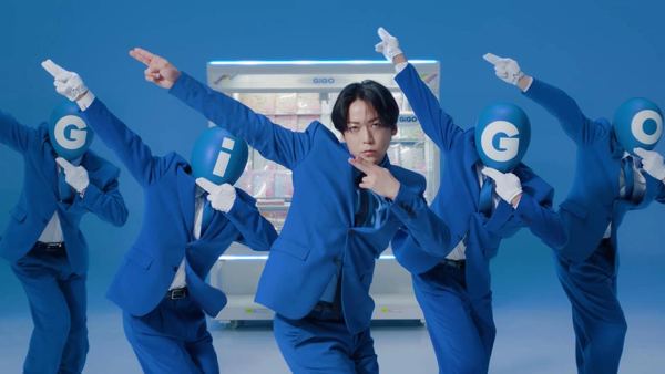 亀梨和也がクセのある「GO! GO! GiGO!」ダンスをキレキレで踊るワケ、CMの裏ストーリーをショートドラマで