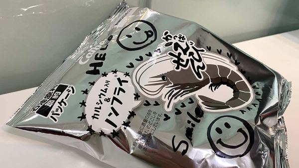 石油節約の白黒パッケージが「キャンパス」に 余白に絵を描くブーム広がる
